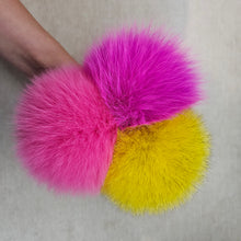 Load image into Gallery viewer, Flamingo pink pompom
