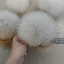 Load image into Gallery viewer, White pompom
