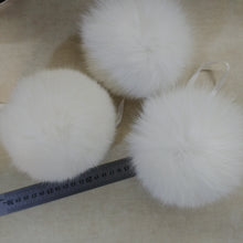 Load image into Gallery viewer, White pompom
