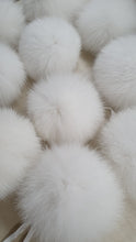 Load image into Gallery viewer, White pompom
