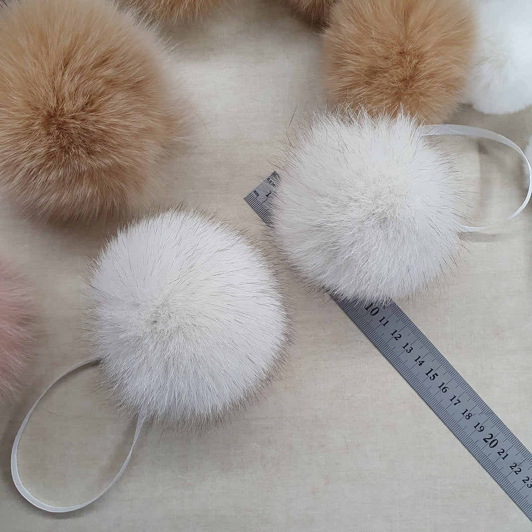 White pompom