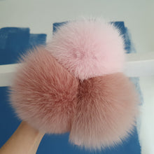 Load image into Gallery viewer, Pink  polarfox pompom
