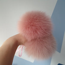 Load image into Gallery viewer, Pink  polarfox pompom
