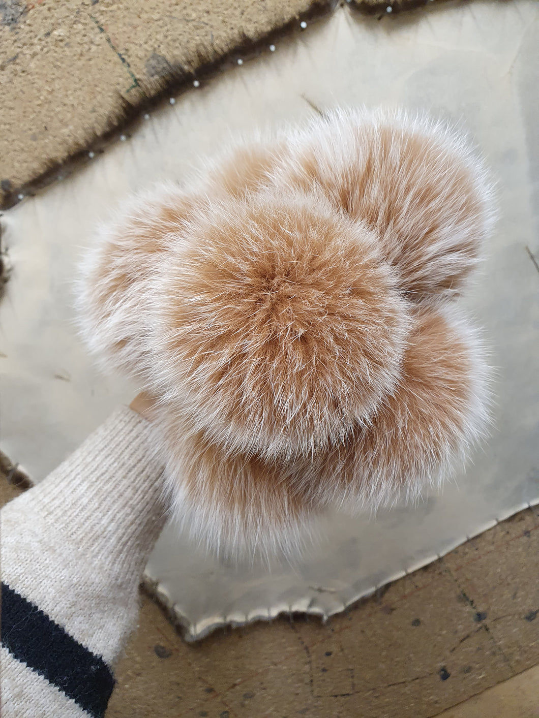 Brown&white pompom