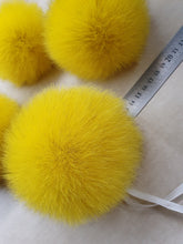 Load image into Gallery viewer, Lemon pompom
