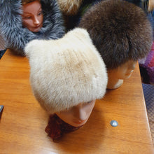 Ielādēt attēlu galerijas skatītājā, beige mink hat &quot;Cat&quot;
