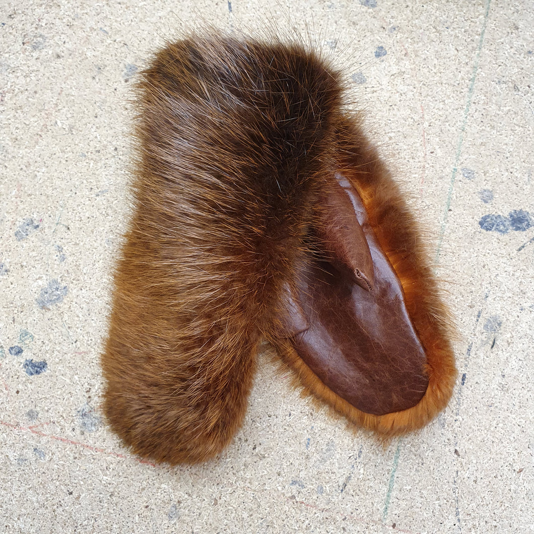 Beaver fur mittens 8