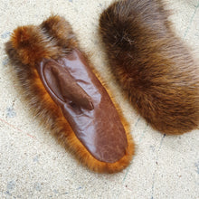 Load image into Gallery viewer, Beaver fur mittens 8
