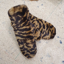 Load image into Gallery viewer, Rabbit fur mittens 5
