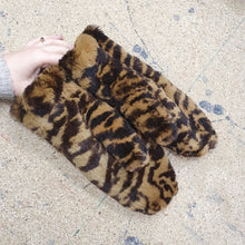 Load image into Gallery viewer, Rabbit fur mittens 5
