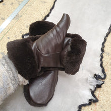 Load image into Gallery viewer, Dark brown mittens 7
