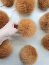 Load image into Gallery viewer, Caramel pompom
