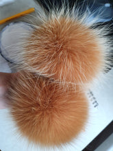 Load image into Gallery viewer, Caramel pompom
