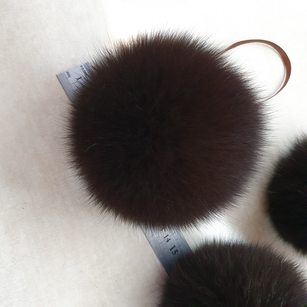 Brown pompom