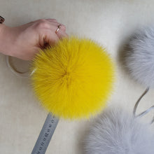 Load image into Gallery viewer, Lemon pompom
