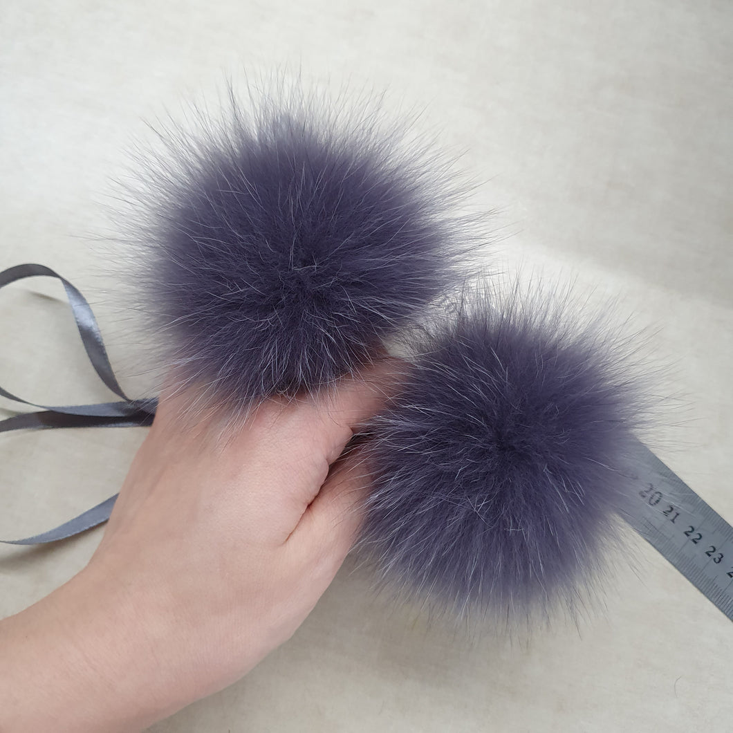 Dark gray pompom