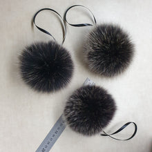 Load image into Gallery viewer, Black &amp; white pompom
