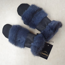 Load image into Gallery viewer, Sheepskin &amp; mink mittens 7
