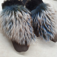 Load image into Gallery viewer, Sheepskin &amp; silver fox mittens 7
