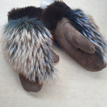 Load image into Gallery viewer, Sheepskin &amp; silver fox mittens 7
