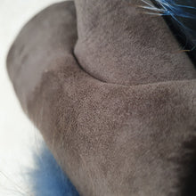 Load image into Gallery viewer, Sheepskin &amp; silver fox mittens 7
