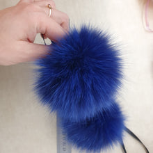 Load image into Gallery viewer, Blue polarfix pompom
