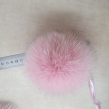 Load image into Gallery viewer, Pink  polarfox pompom
